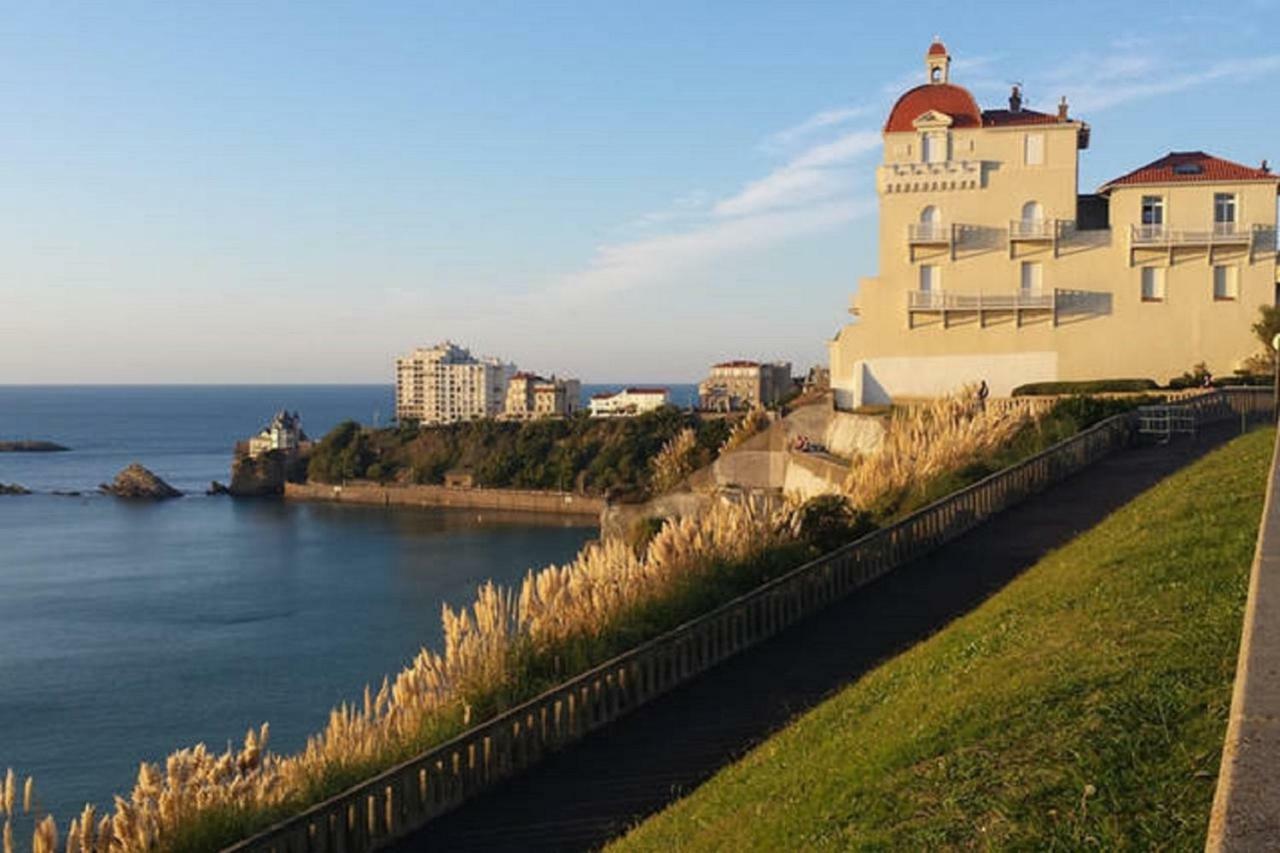 Biarritz , plage Côte des Basques, Beaurivage Extérieur photo