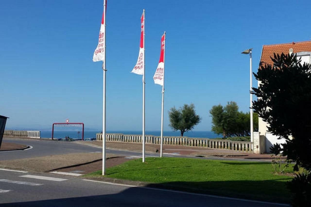Biarritz , plage Côte des Basques, Beaurivage Extérieur photo