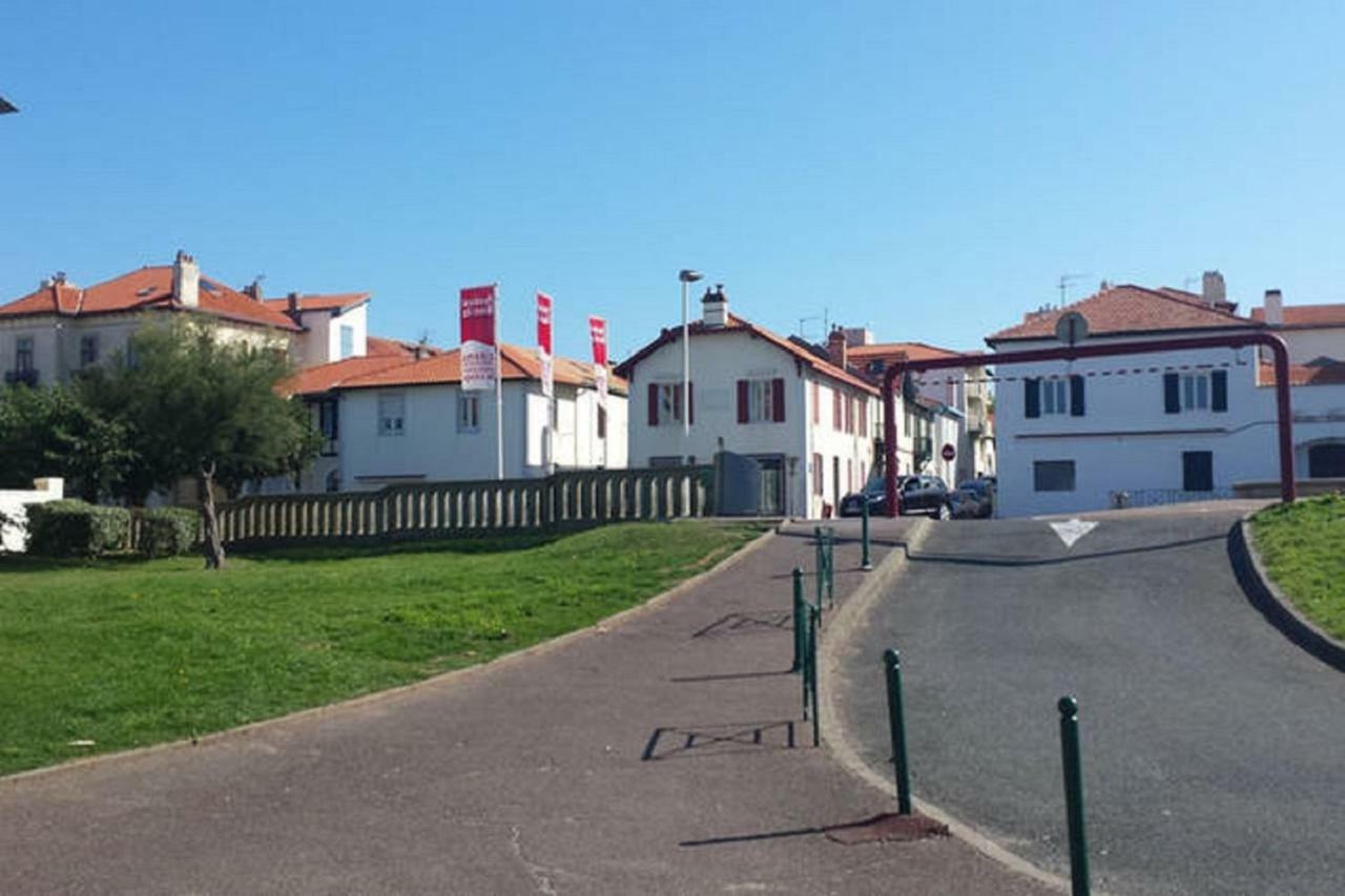 Biarritz , plage Côte des Basques, Beaurivage Extérieur photo